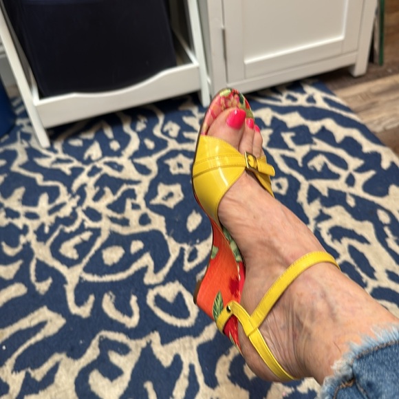 Antonio Melani Yellow Wedge Sandals with Bow Detail - Picture 9 of 9